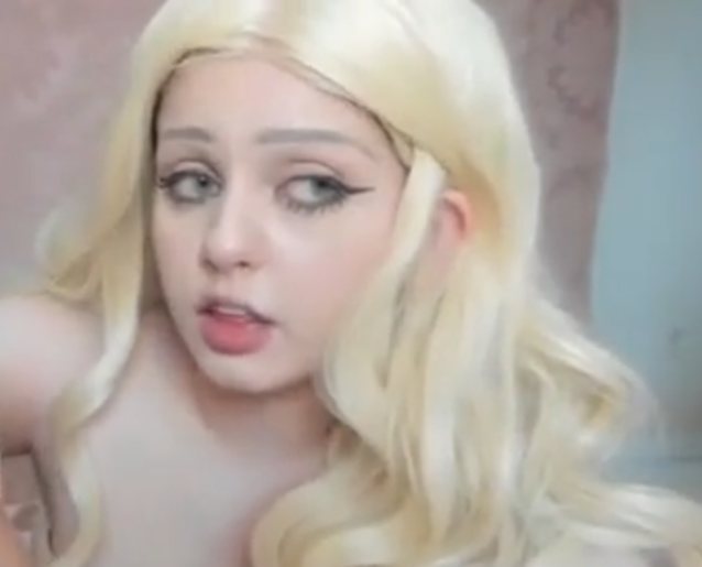 camgirl amateur blonde
