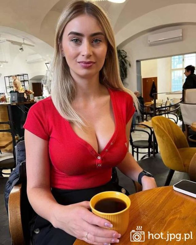 tits nails blonde