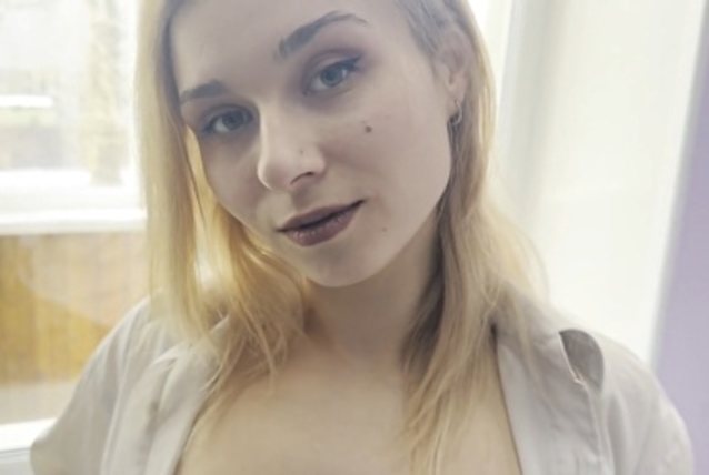blonde lipstick rough
