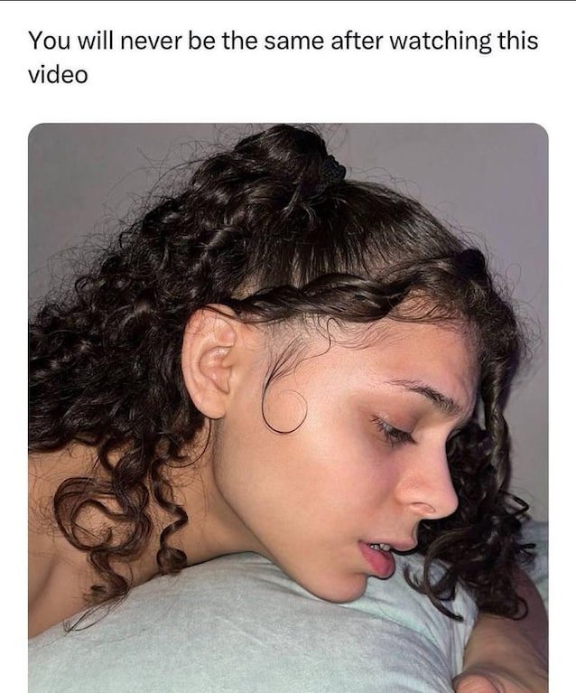 meme latina dark room