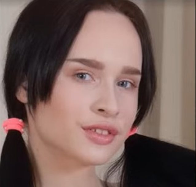amateur brunette teen