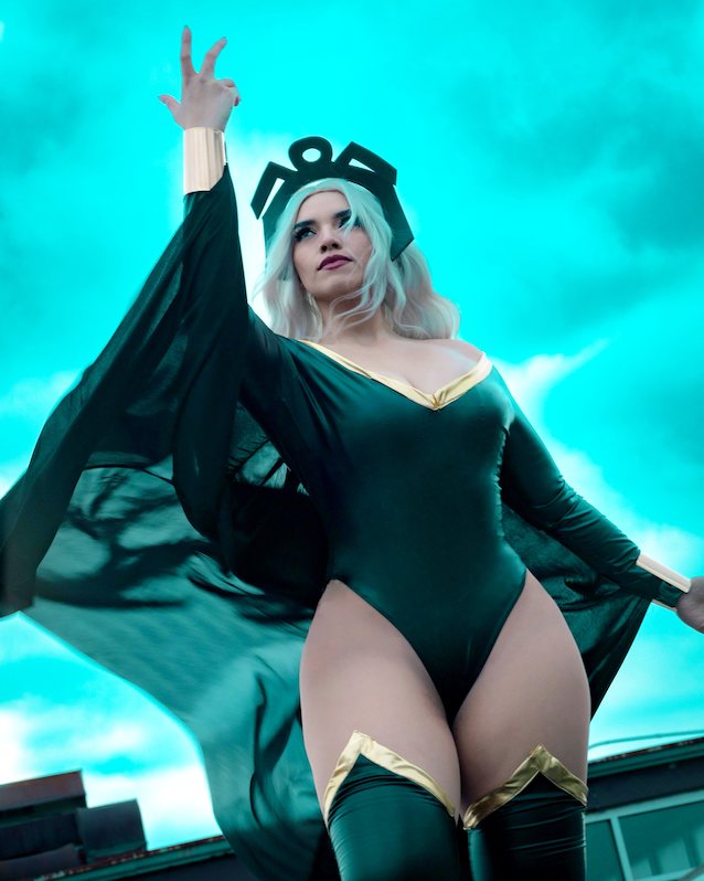 thicc curvy cosplay