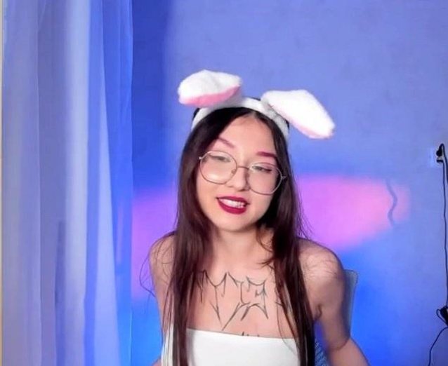 glasses nudes teen