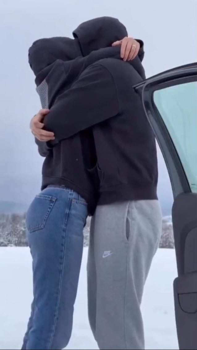 couple, hoodie, snow, tiktok, instagram