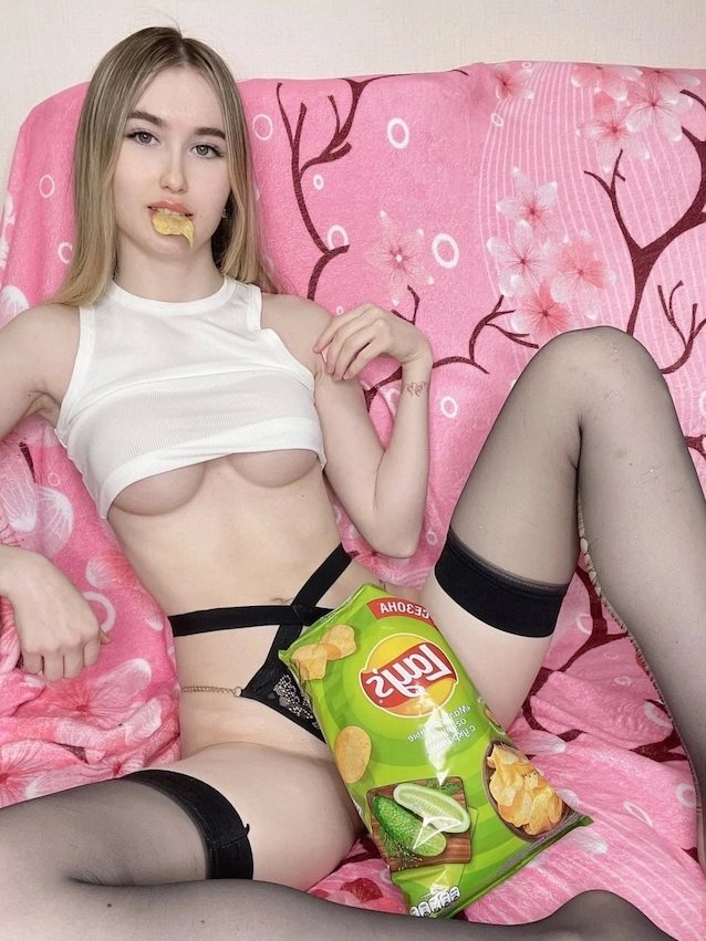 russian, blonde, lays, chips, bigboobs