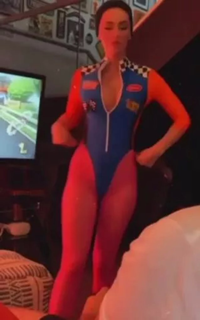 white girl bodysuit twitter
