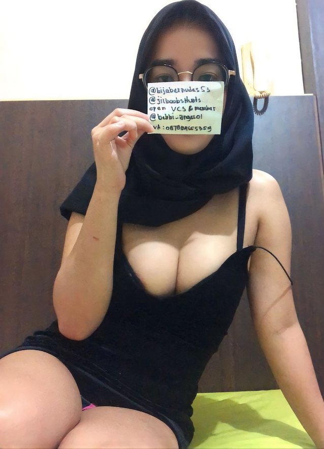 camgirl, amateur, hijab, porn ad, big boobs