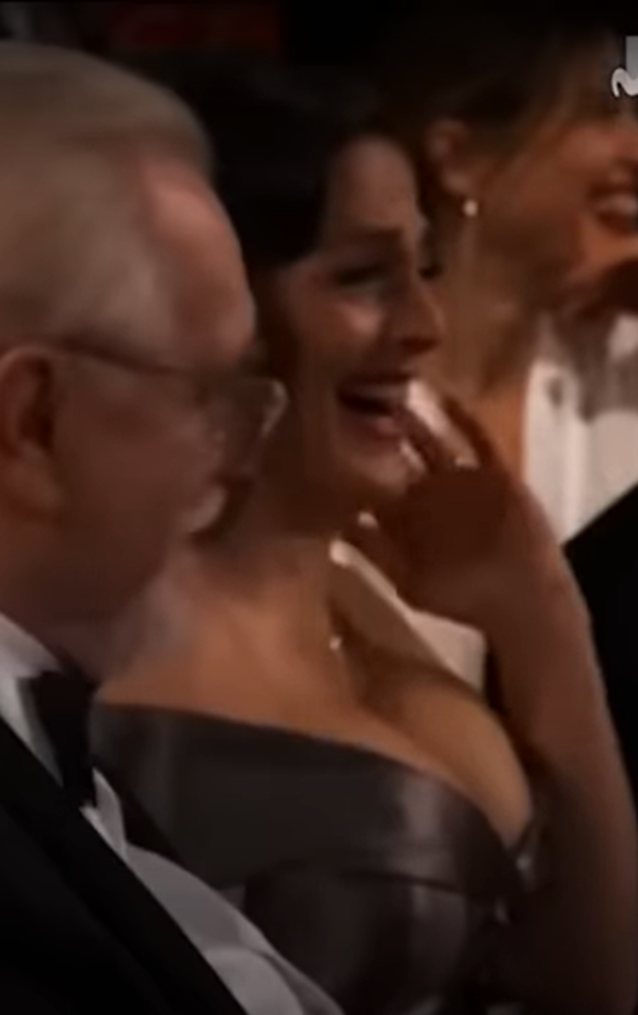 brunette awards show actress