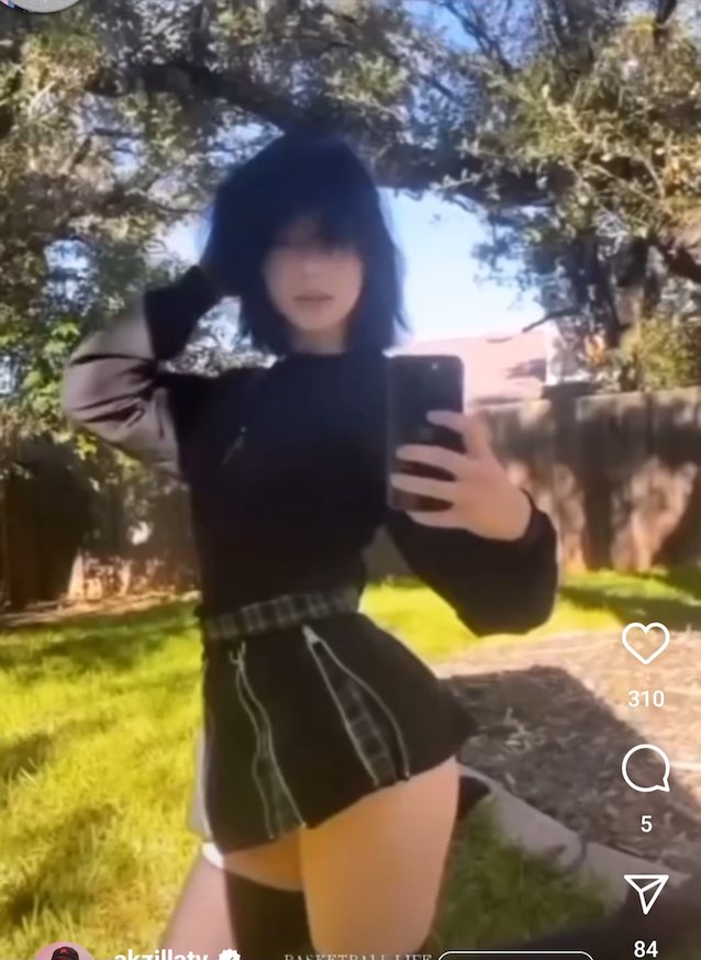 selfie gothgirl big boobs