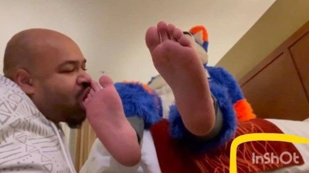 feet, furry, fursuiter, fursuit, lick