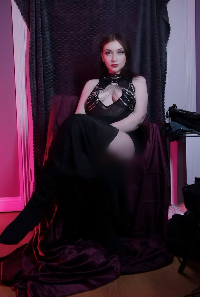 mistress, dark hair, hot, bewtfuil, sexy