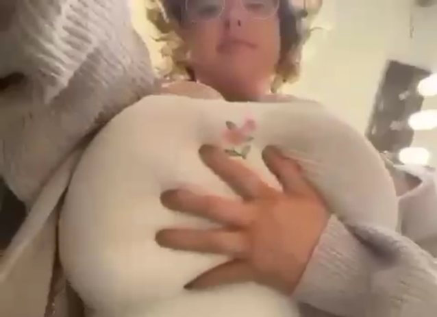 glasses camgirl big tits
