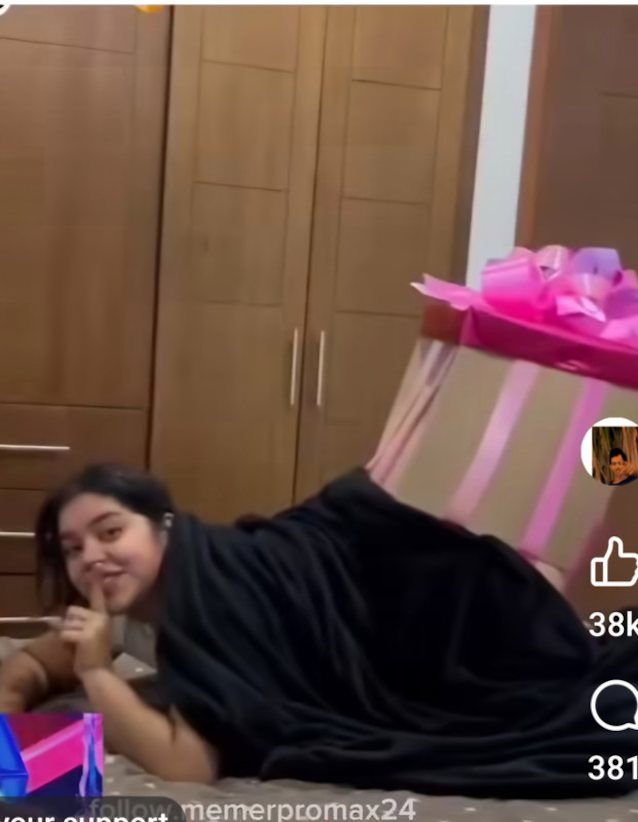 dark hair gift ass