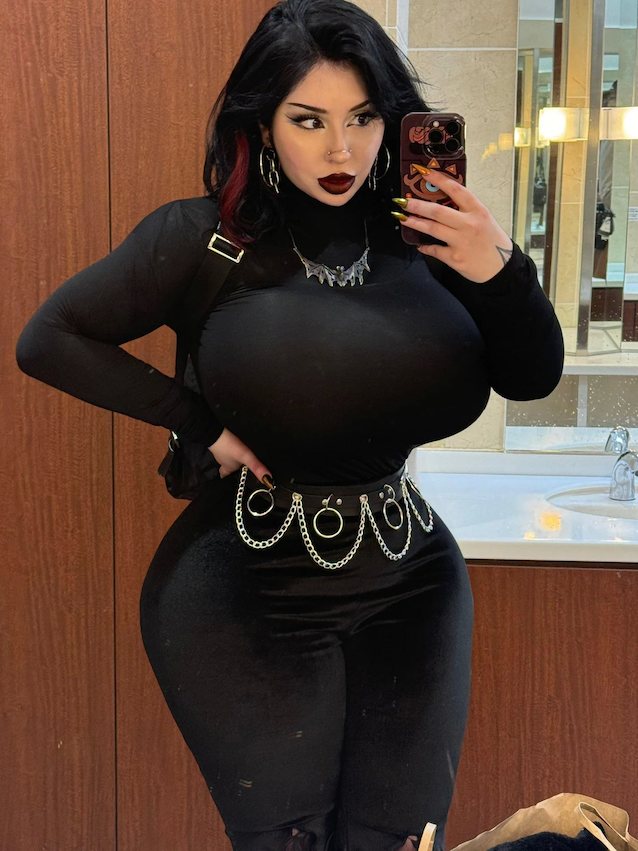 bigtits busty gothic