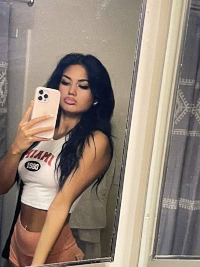 camgirl onlyfans model