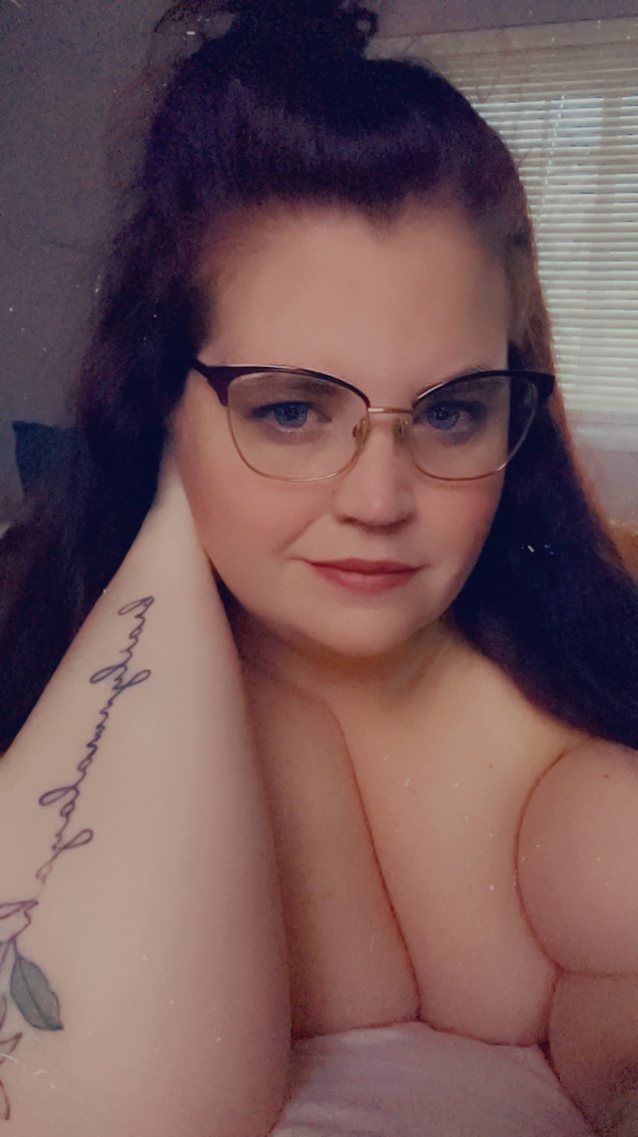 bbw tattooed glasses