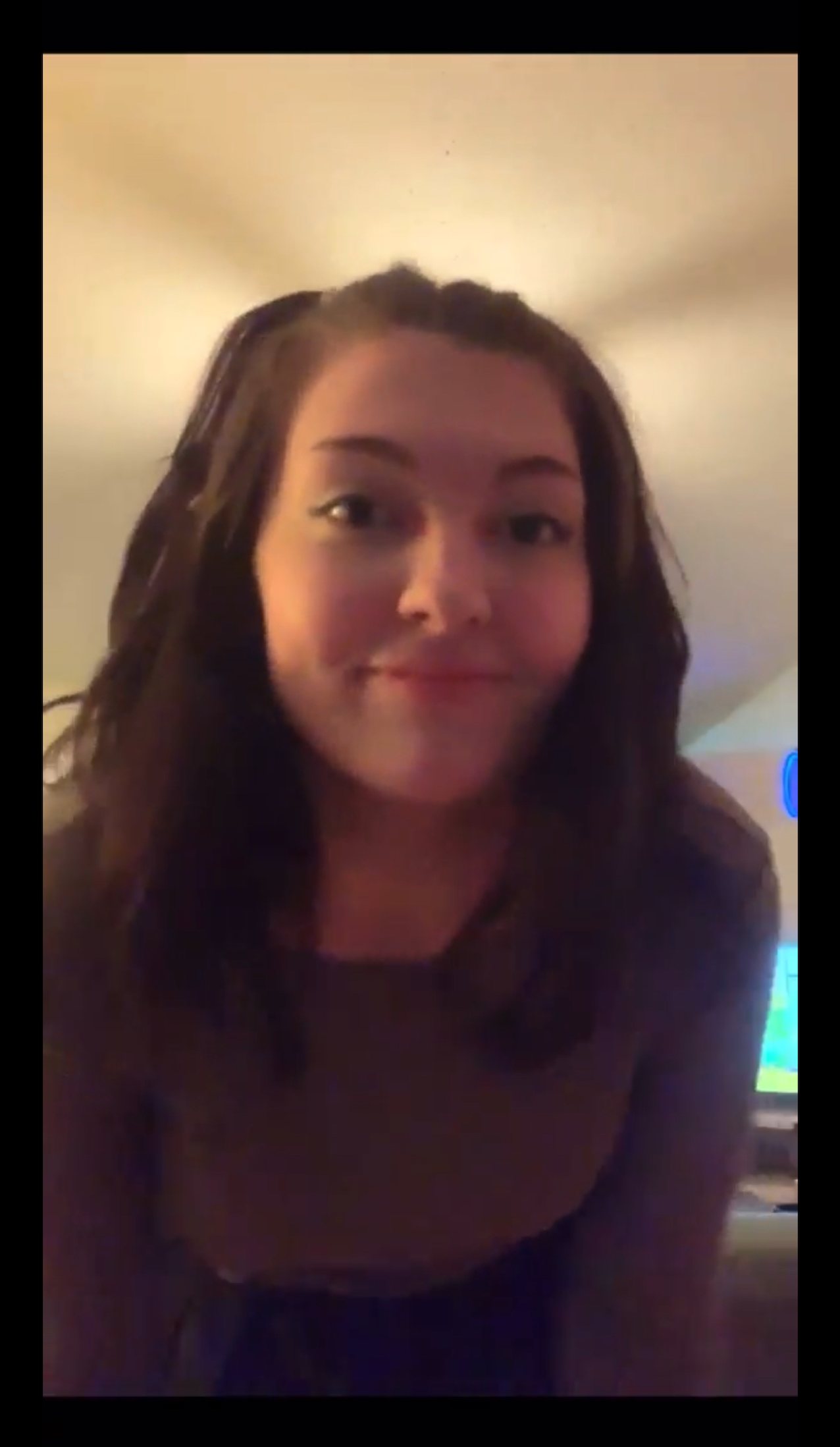 camgirl dancing smiling