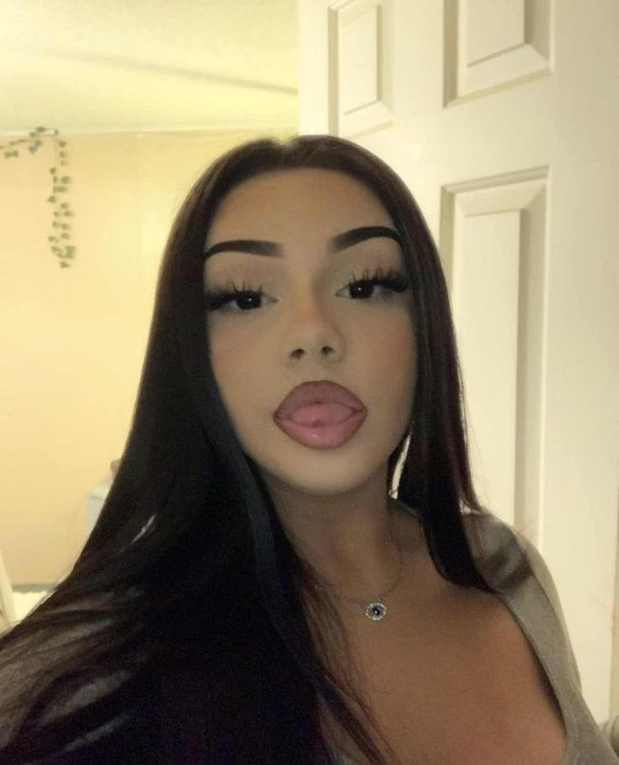 latina sharing woods