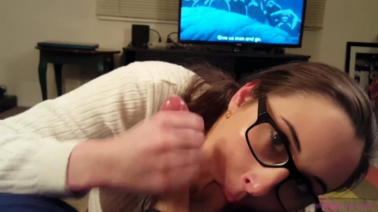 amateur glasses cumshot