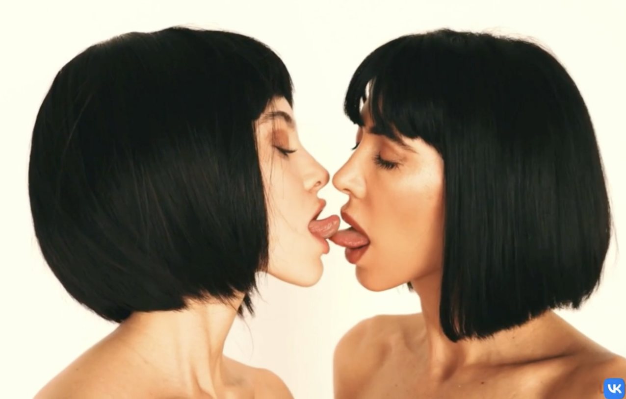 lesbians kissing short hair