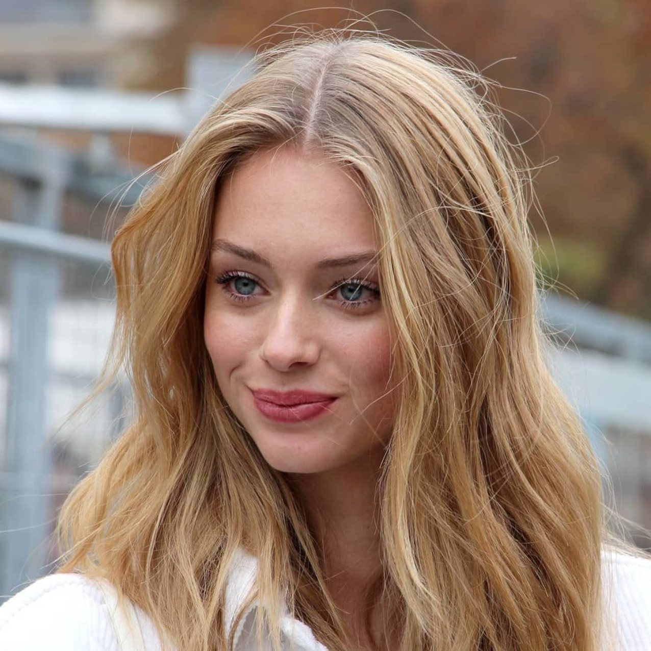 pretty face blue eyes blonde