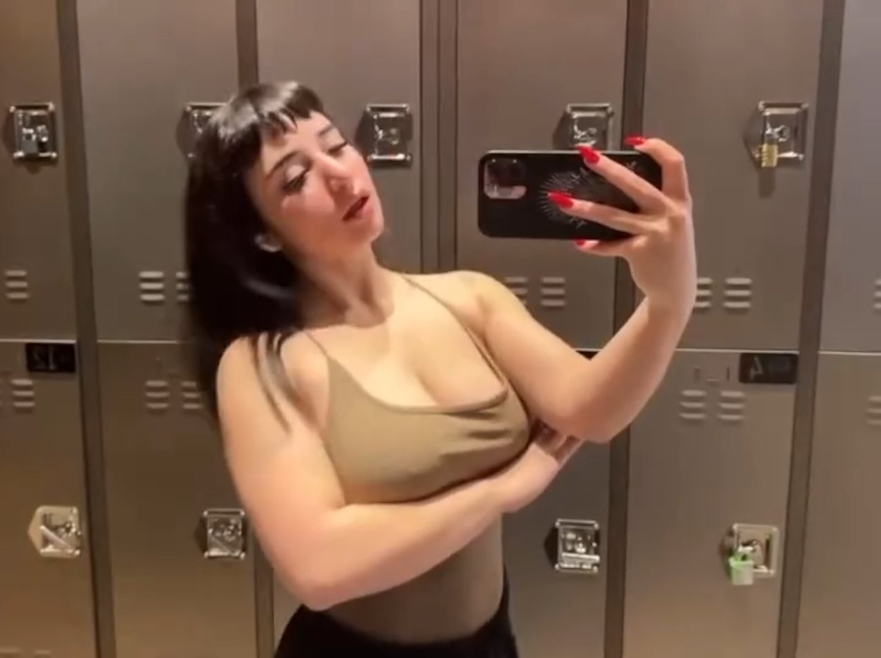 busty fit social