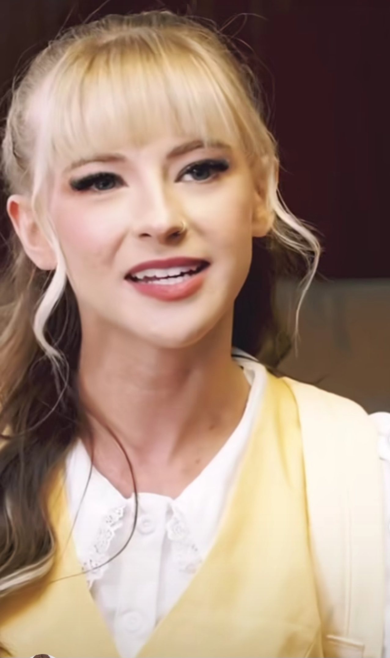 student blonde teen
