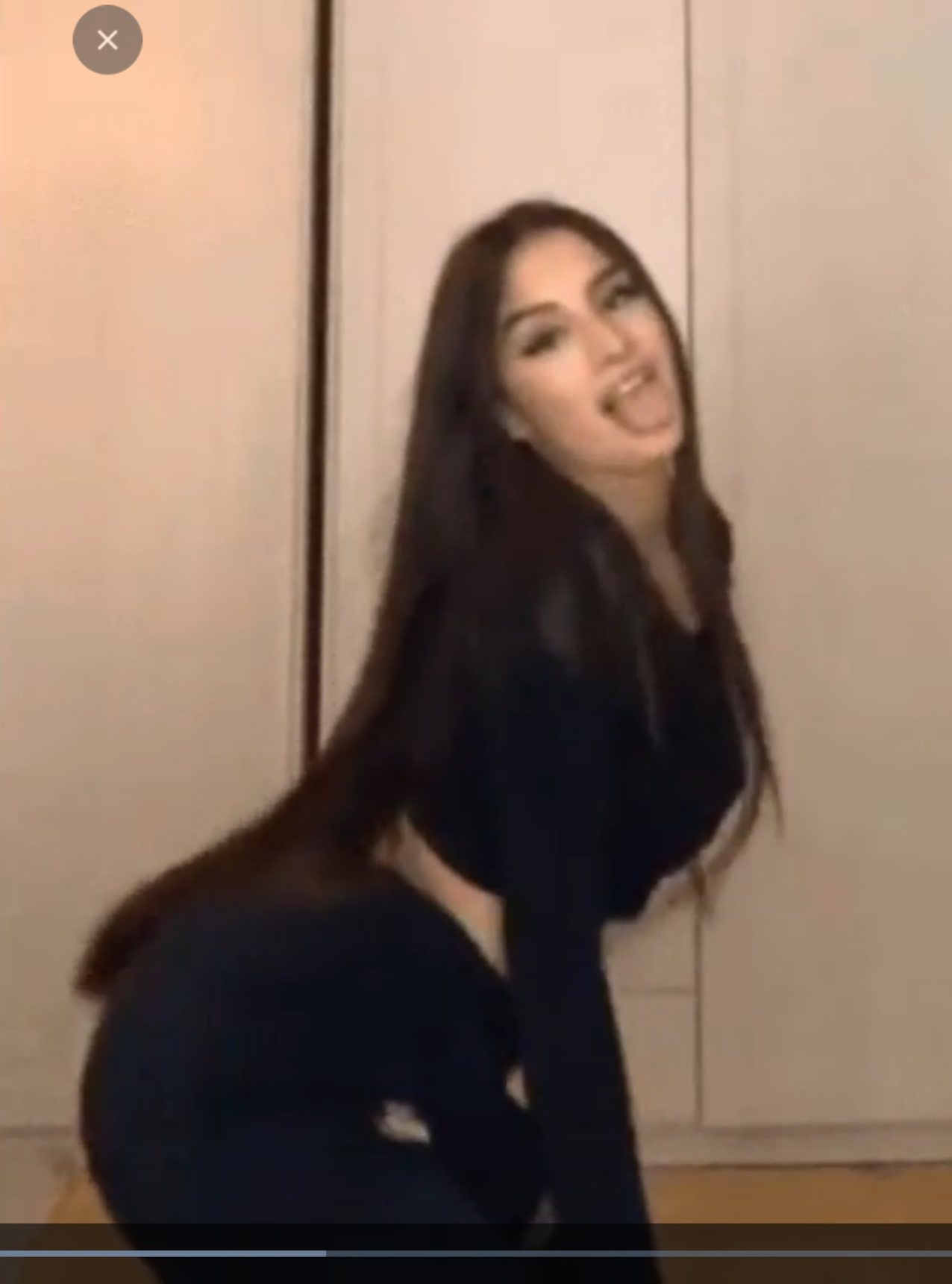 tiktok twerk brunette