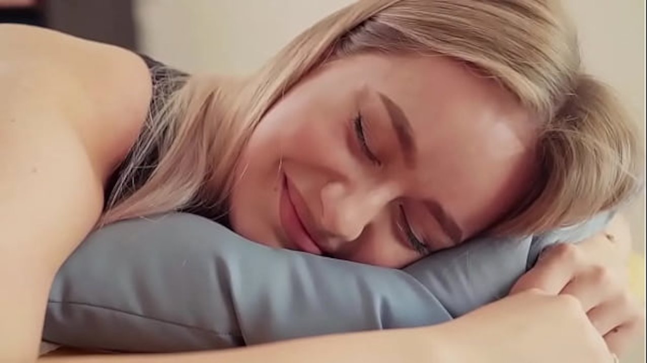 massage blonde girlfriend