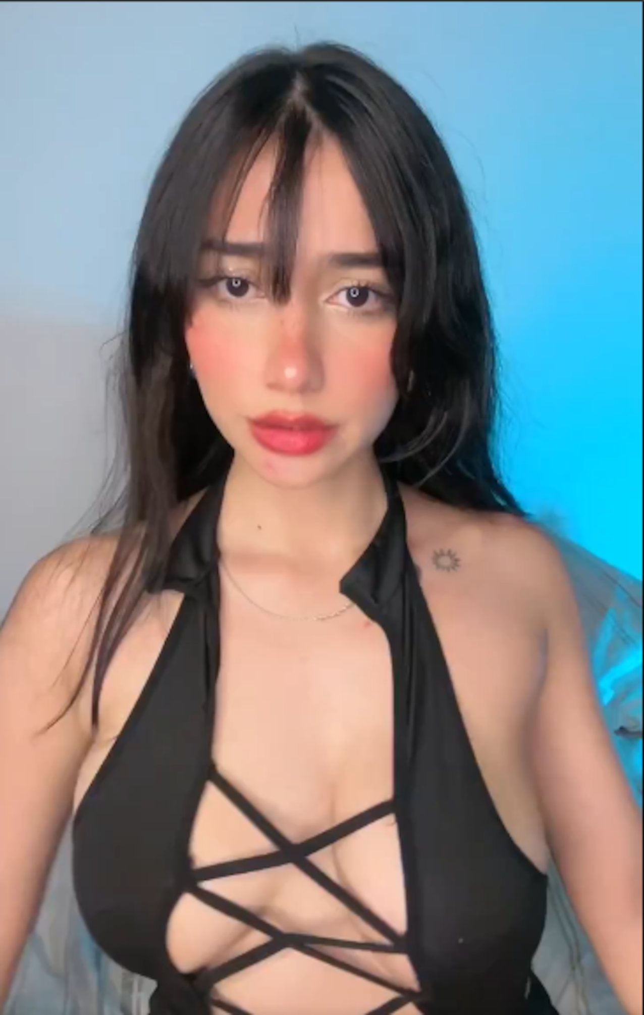 amateur boobs brunette