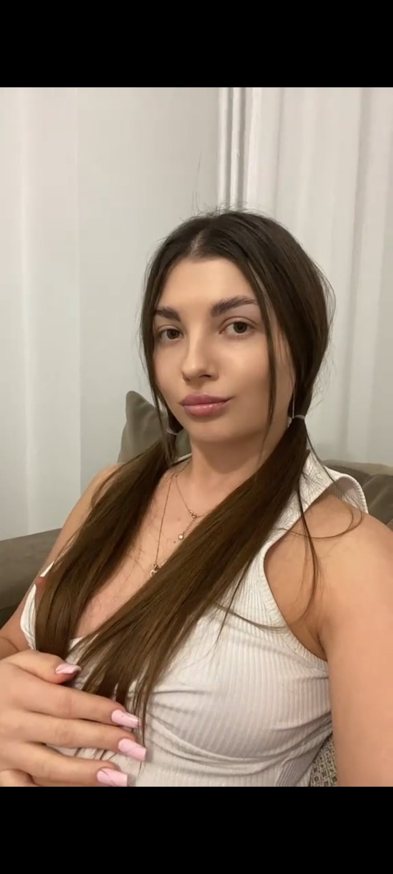 camgirl amateur brunette