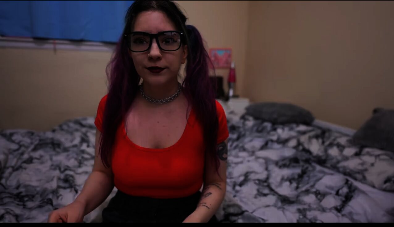 camgirl big tits glasses