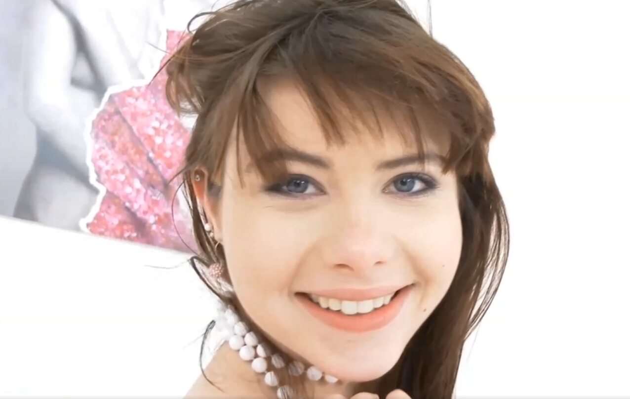 brunette blue eyes teen