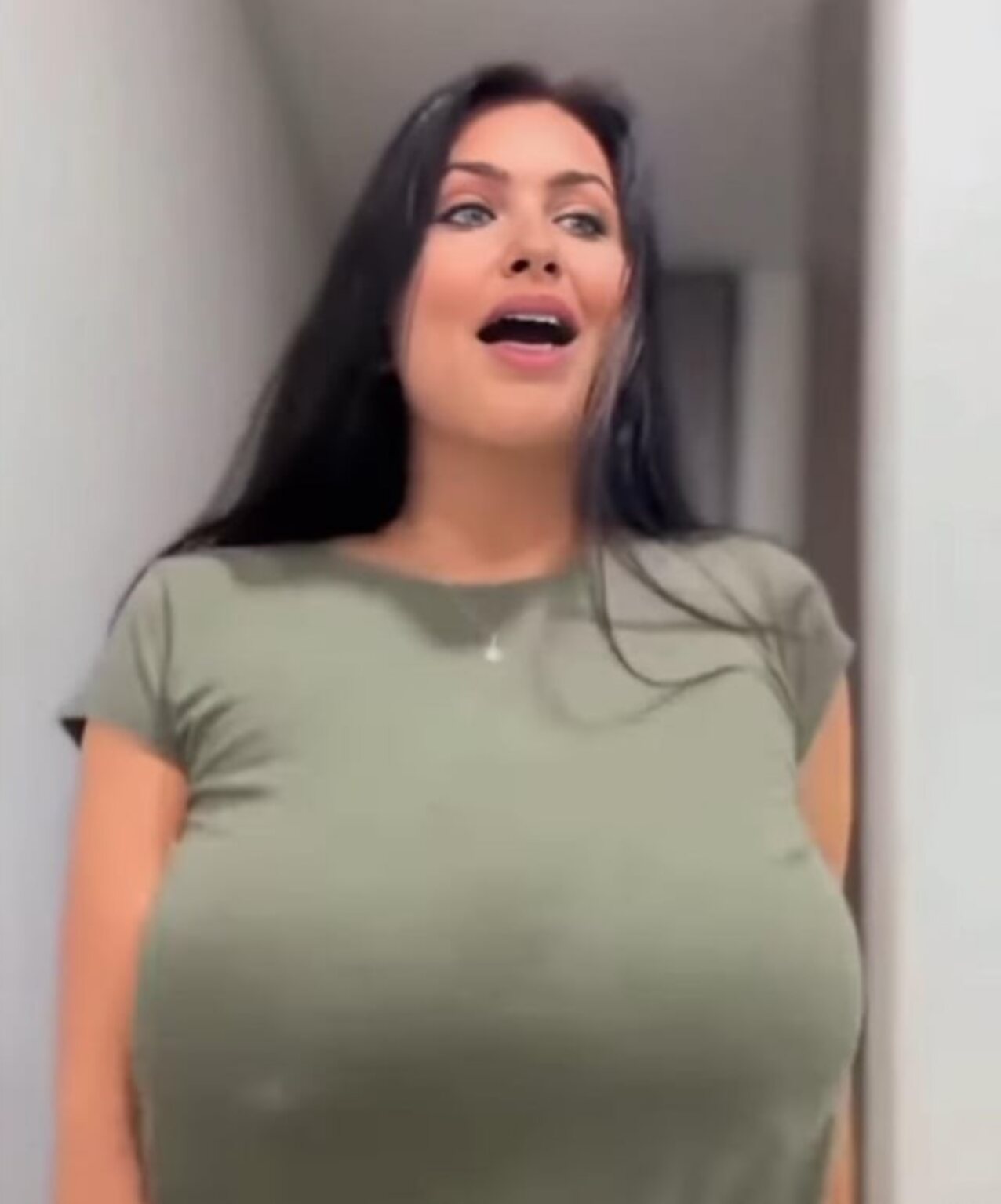 brunette massive tits hot