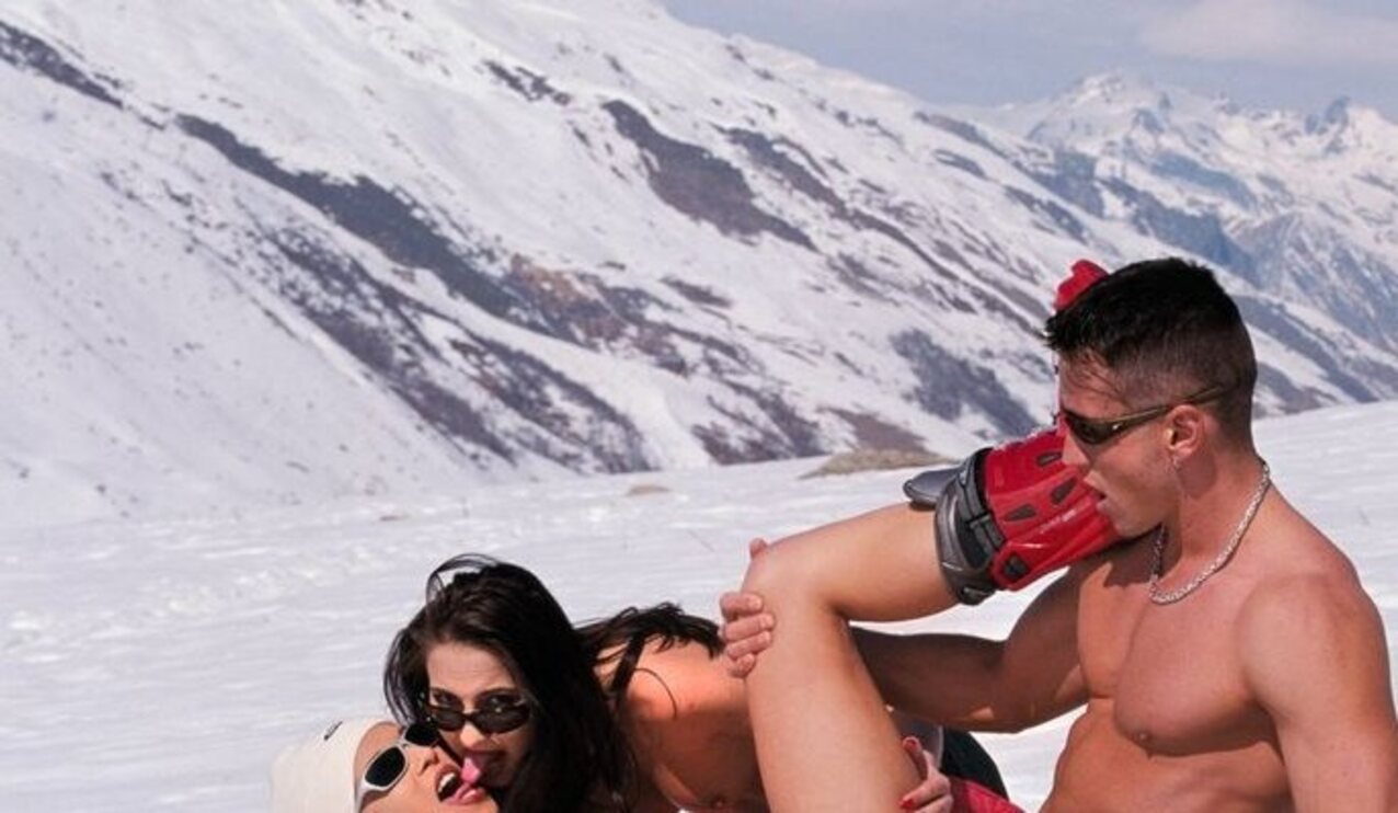 amateur public threesome
