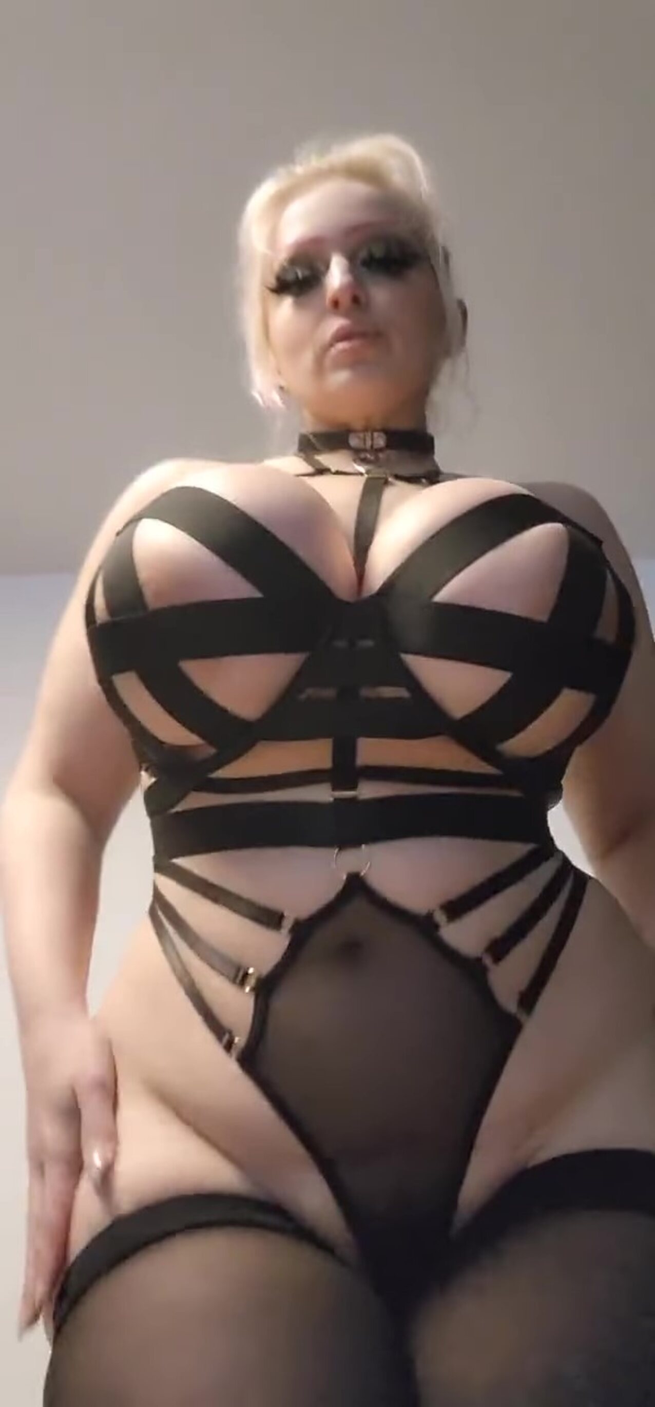 solo girl fishnet thick