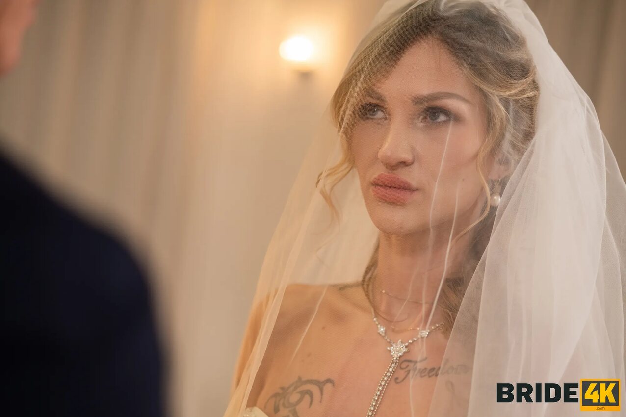 bride4k tattoo blond