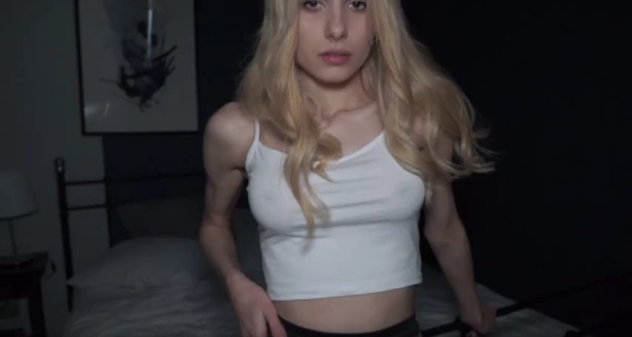 amateur blonde small tits