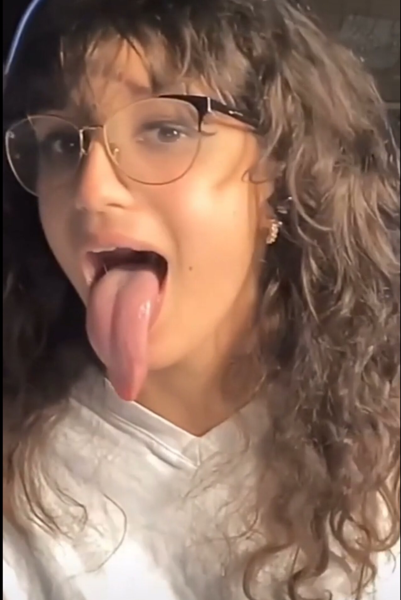 amateur longue tongue camgirl
