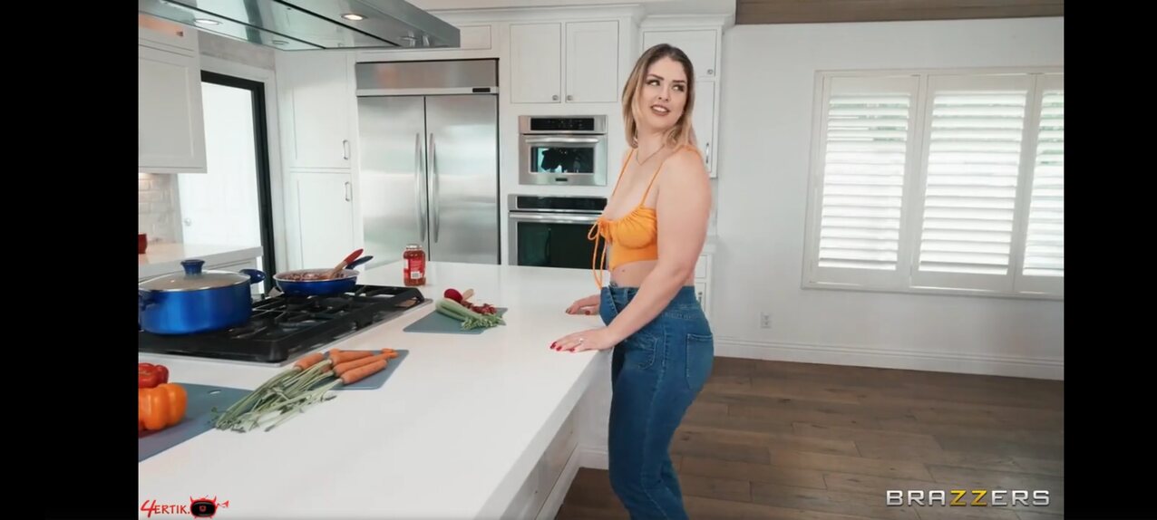kitchen blonde chubby