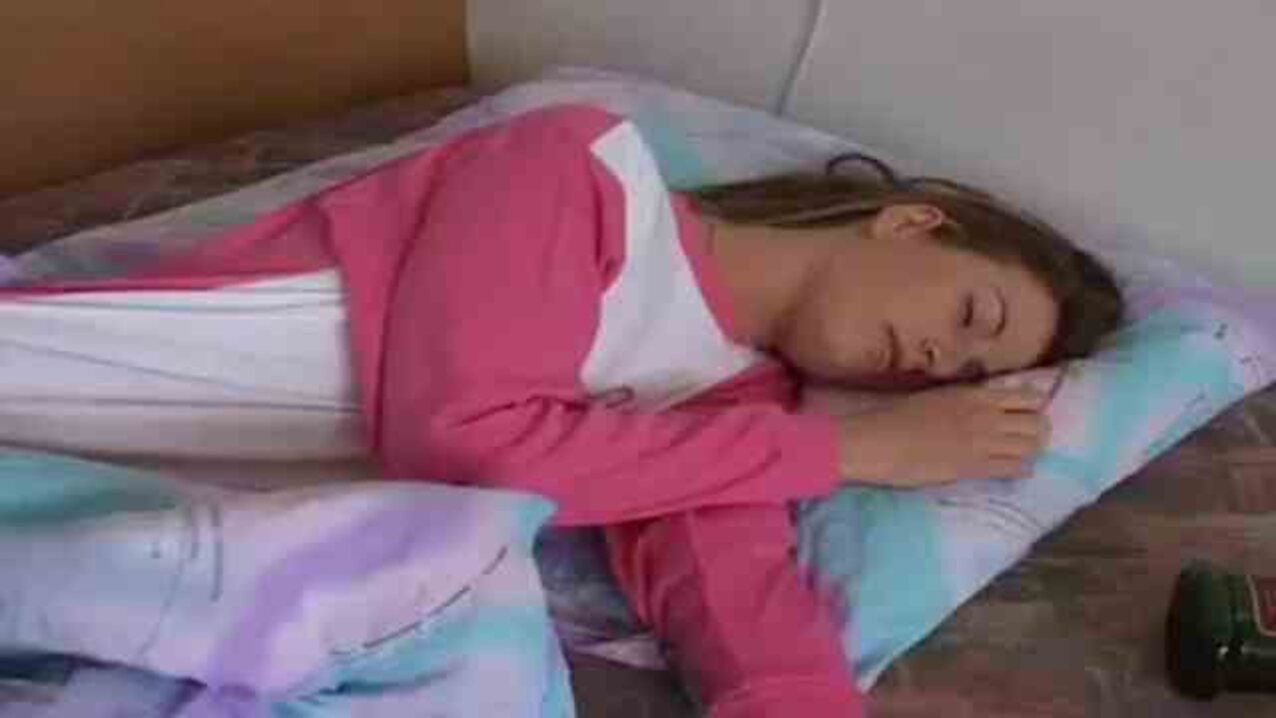 brunette sister sleep