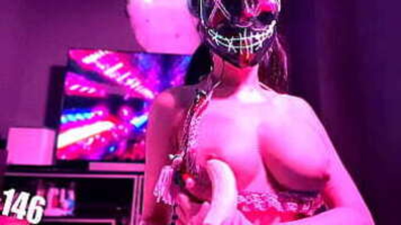 twitch streamer nipslip asian