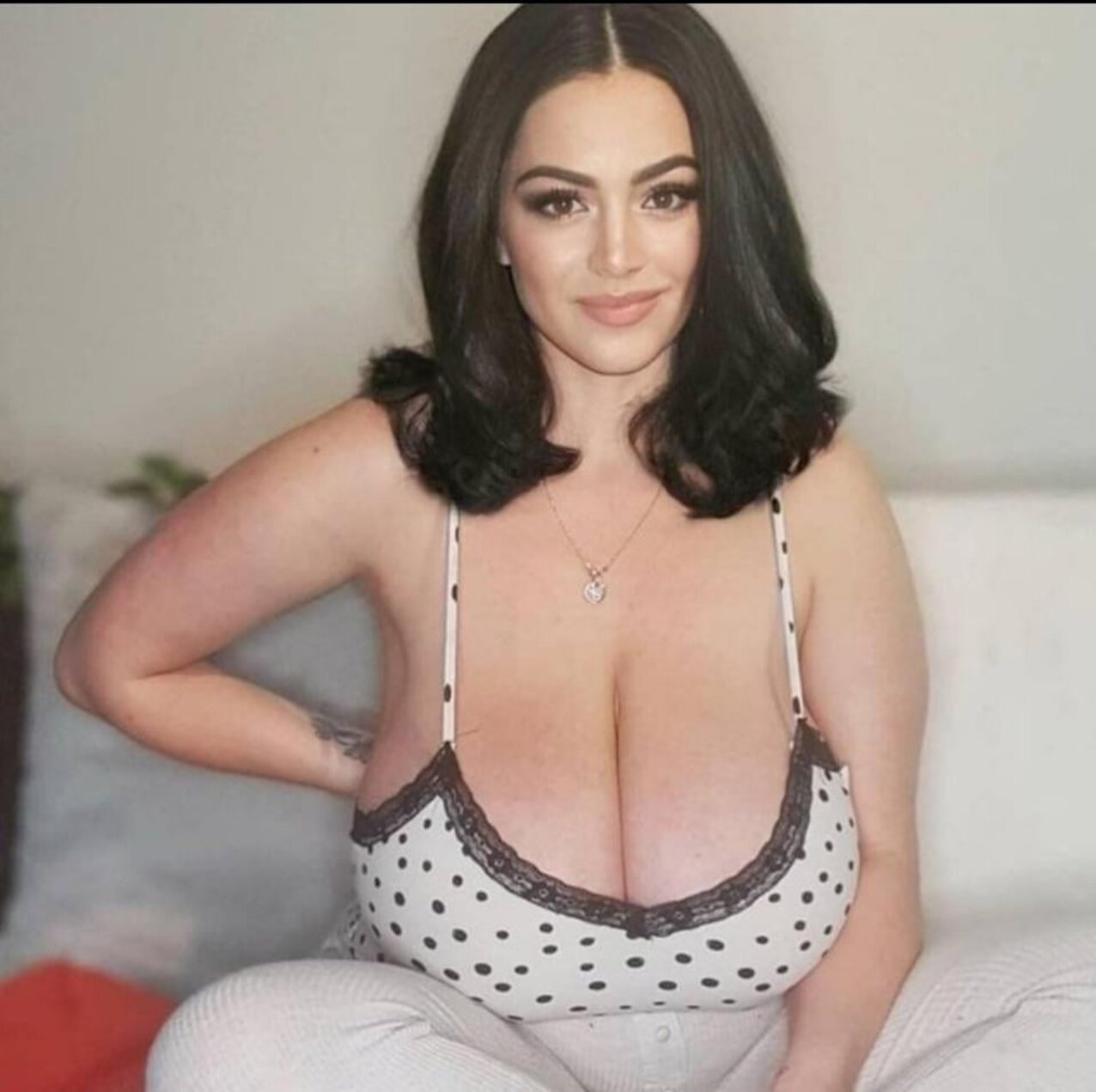 brunette massive tits hot