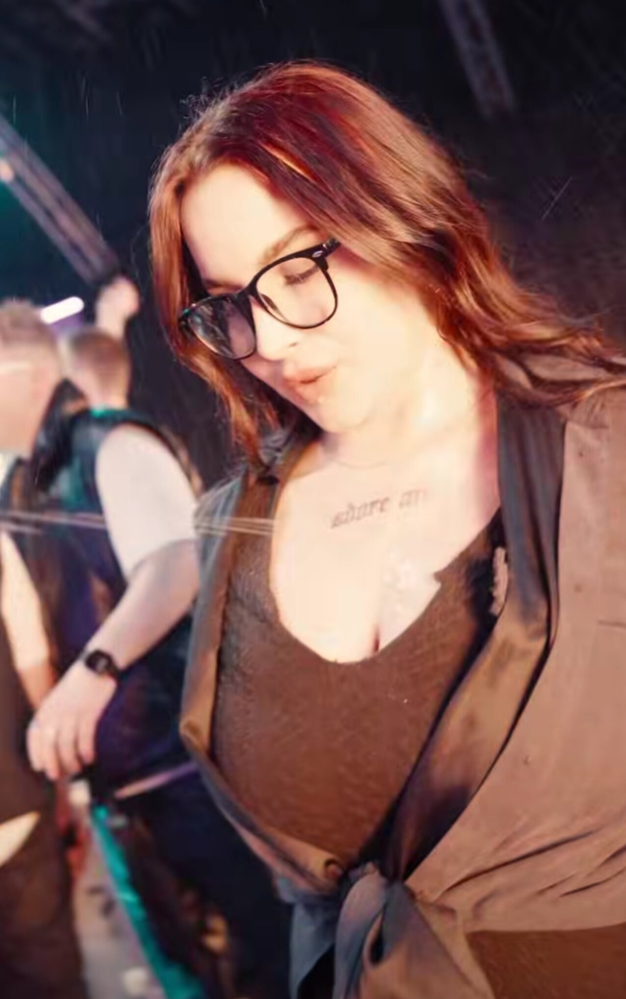 big tits brunette babe