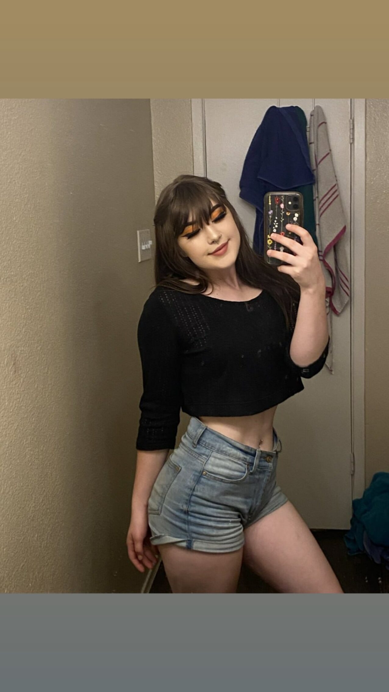 brunette egirl georgeous