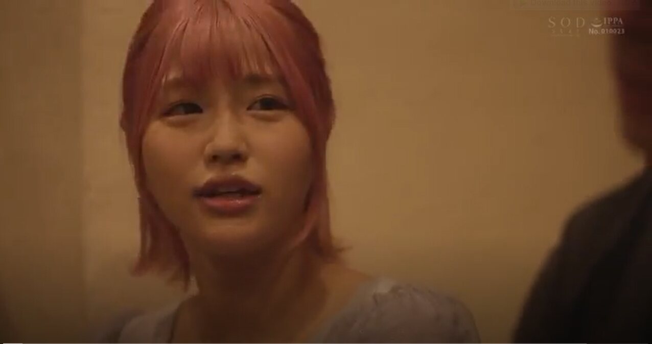 jav pink hair thicc