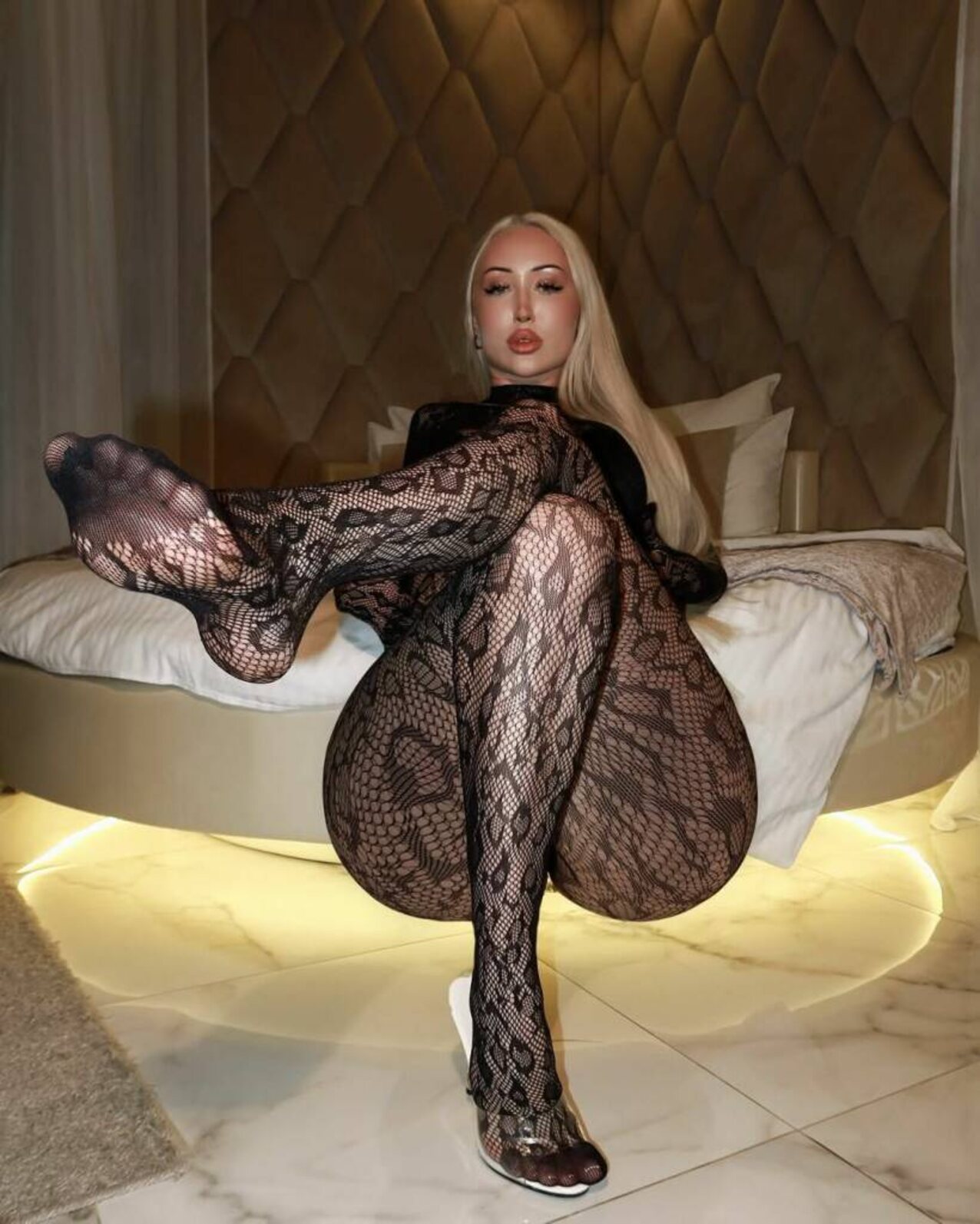 blond women camegirl