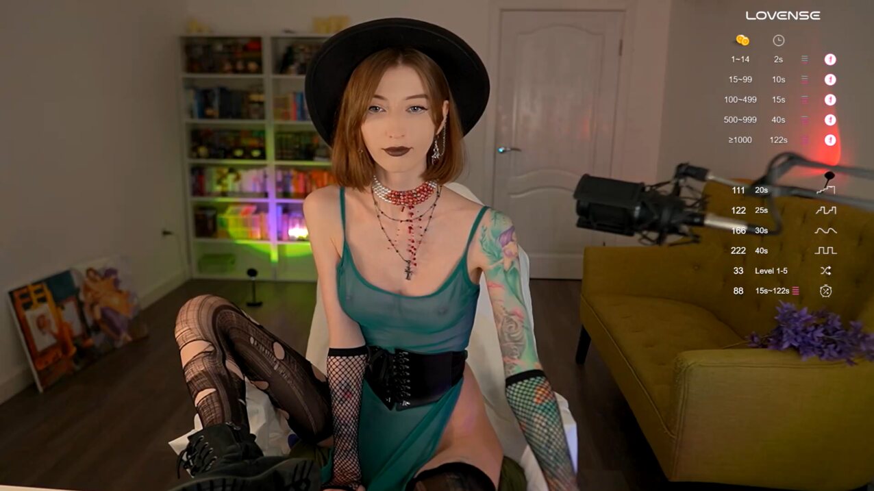 camgirl brunette tattoo