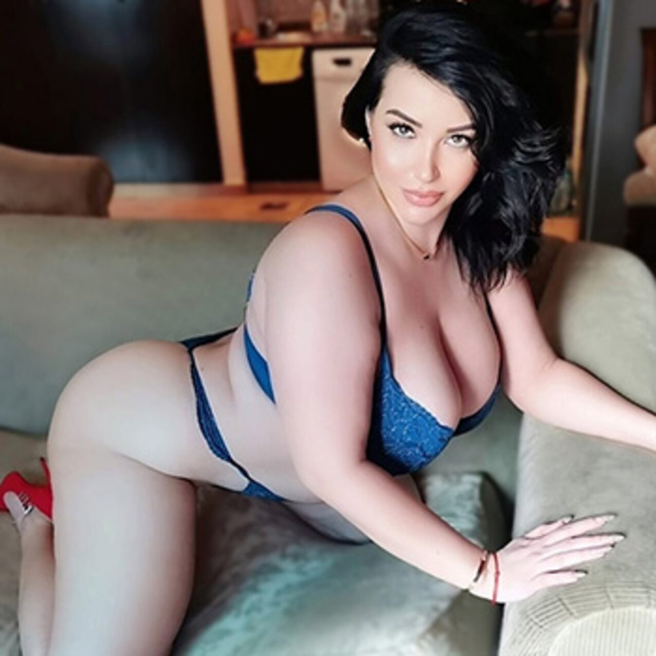 thick fat ass white skinned