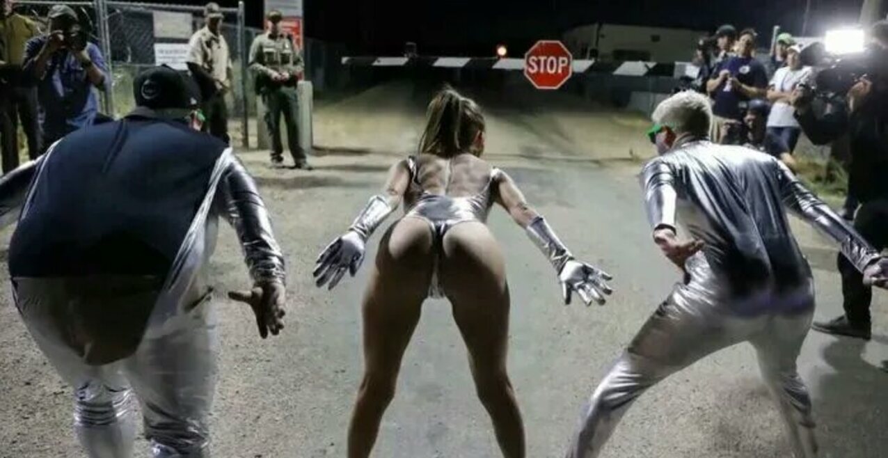 area 51 aliens booty